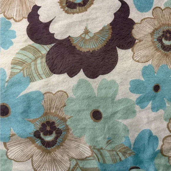 Lightweight women’s fashion scarf - Picture 2 of 3